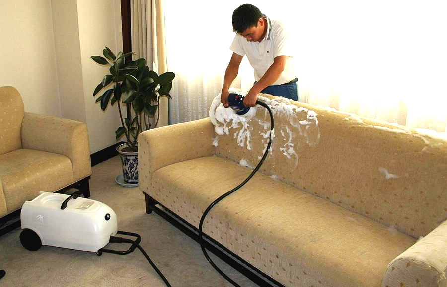 Как Ванишем почистить диван: подробный инструктаж